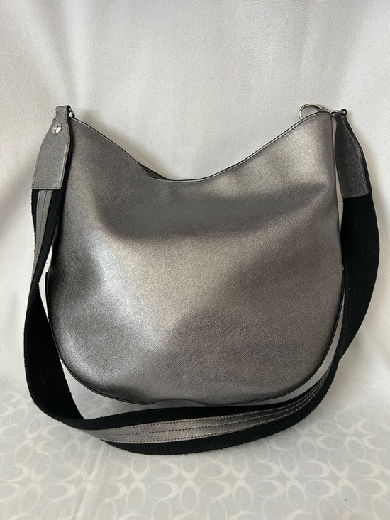 henri bendel Handbags - Henri Bendel Silver Gray Inner Pockets Detachable Strap Classic Shoulder Bag 🌺🌺